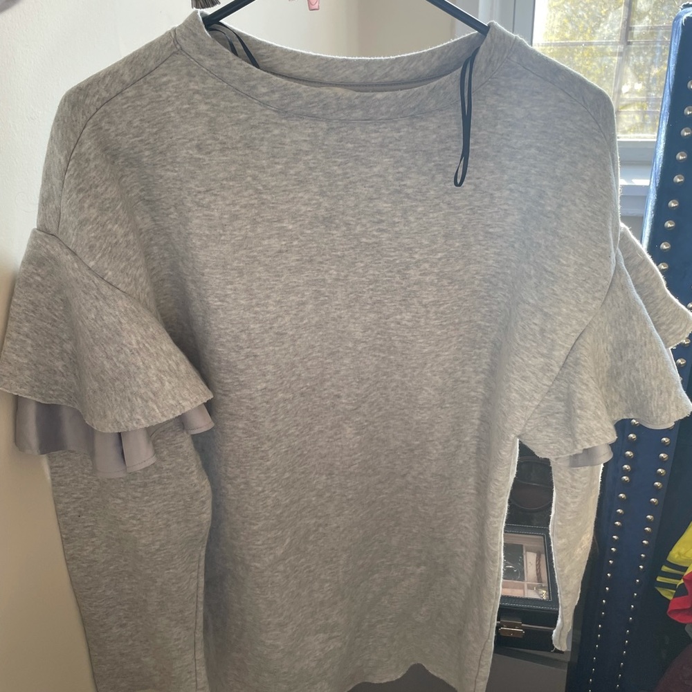 Puffed shoulder shirt